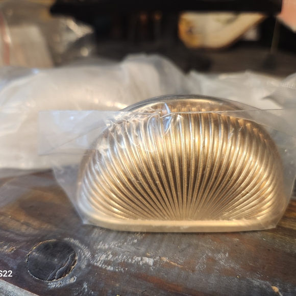 Other - Elegant Champagne Gold Shell Accent Drawer Handles Set Of 5